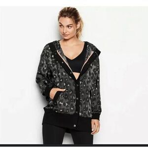 VICTORIA SECRET SPORT OVERSIZED ACTIVEWEAR BASEBALL JACKET GREY LEOPARD SIZE XS‎